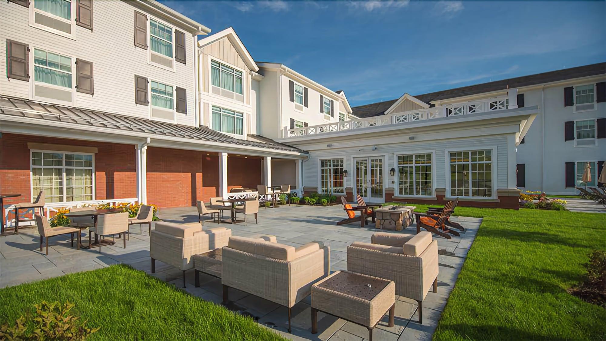 Hampton Inn & Suites Manchester, Vt Exterior photo